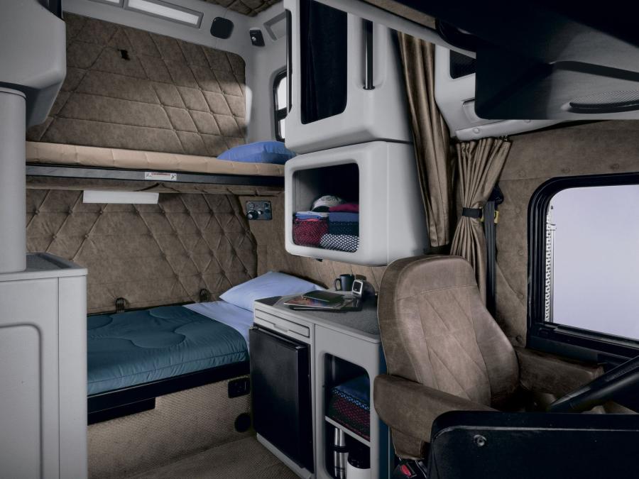 Интерьер Freightliner Classic 1991 года  (фото 14 из 21)